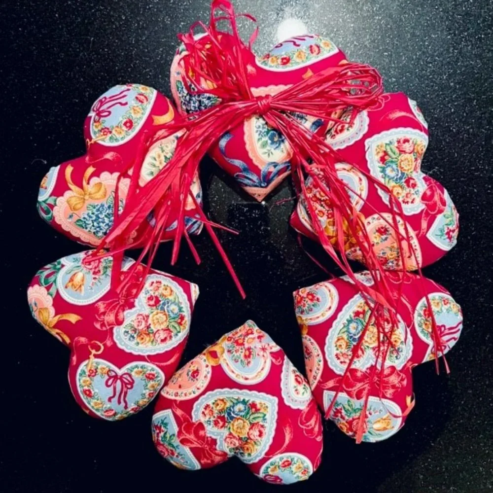 Vintage 1980's Pillow Hearts Valentine's Day Wreath - Like New
